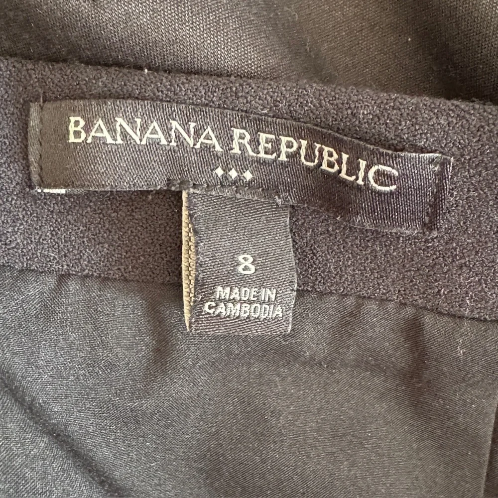 Banana Republic Black Scalloped Mini Skirt Size 8